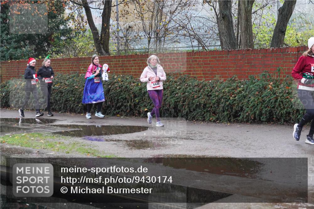 07.12.2025 - St. Pauli X-Mass-Run No. 15 Michael Burmester http://msf.ph/oto/9430174 07.12.2025 10:05:04 Laufen 202, 1538, 2060, 4440 meine-sportfotos.de