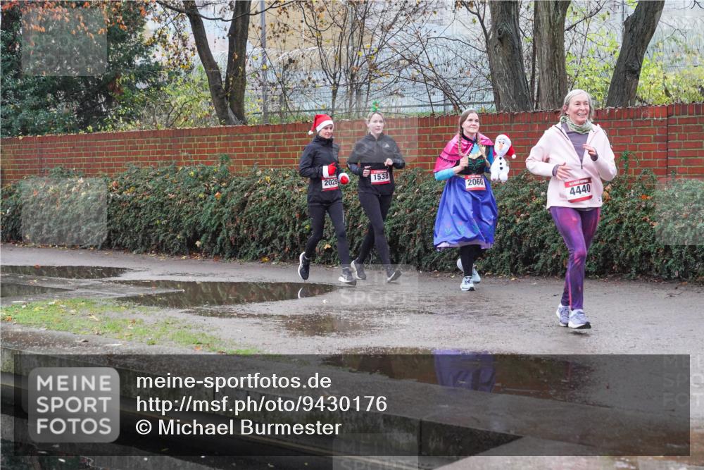 07.12.2025 - St. Pauli X-Mass-Run No. 15 Michael Burmester http://msf.ph/oto/9430176 07.12.2025 10:05:06 Laufen 2029, 1538, 2060, 4440 meine-sportfotos.de