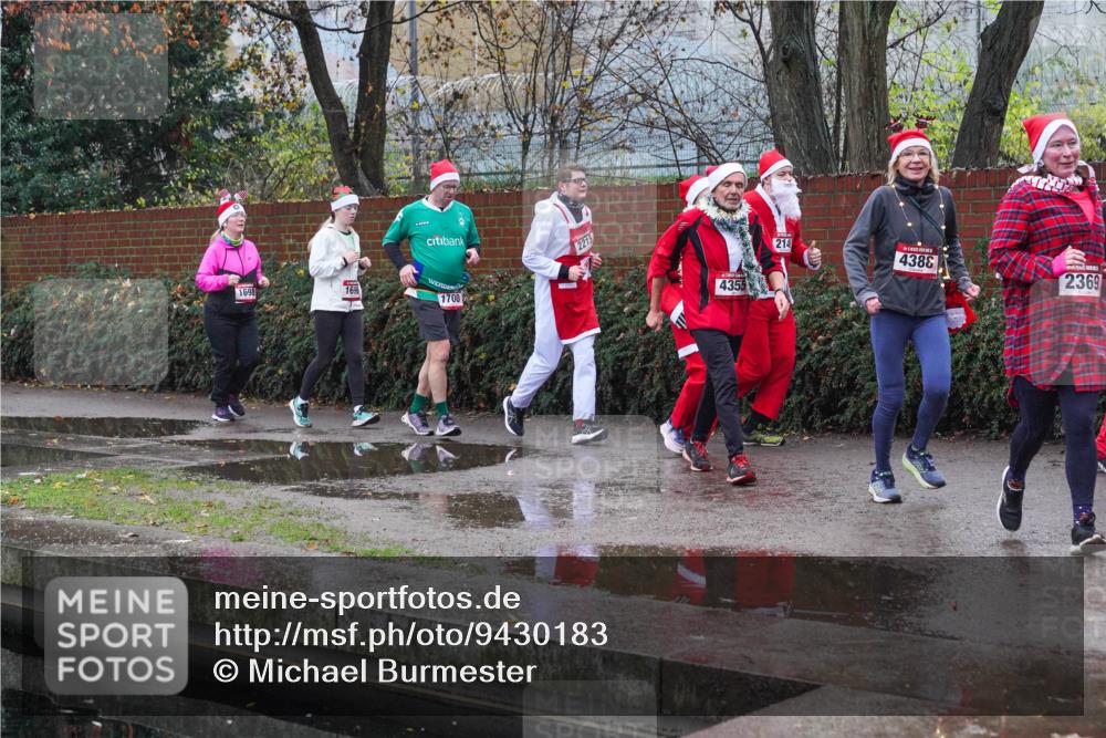 07.12.2025 - St. Pauli X-Mass-Run No. 15 Michael Burmester http://msf.ph/oto/9430183 07.12.2025 10:05:16 Laufen 1698, 1696, 2215, 1700, 4355, 214, 438, 2369 meine-sportfotos.de