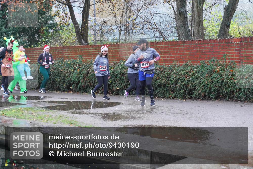 07.12.2025 - St. Pauli X-Mass-Run No. 15 Michael Burmester http://msf.ph/oto/9430190 07.12.2025 10:05:37 Laufen 1198, 1204, 4467, 4693, 4690 meine-sportfotos.de