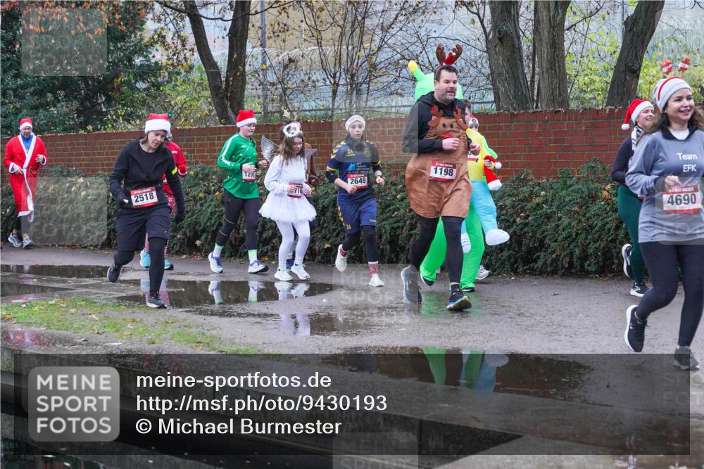 07.12.2025 - St. Pauli X-Mass-Run No. 15 Michael Burmester http://msf.ph/oto/9430193 07.12.2025 10:05:40 Laufen 1201, 2518, 716, 2649, 1198, 4690 meine-sportfotos.de