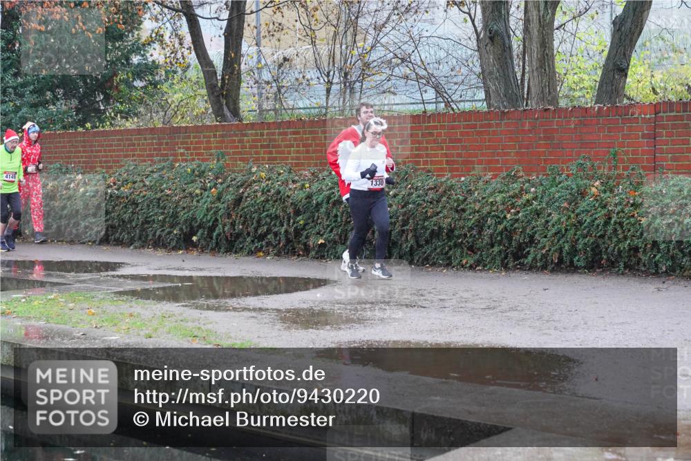 07.12.2025 - St. Pauli X-Mass-Run No. 15 Michael Burmester http://msf.ph/oto/9430220 07.12.2025 10:06:27 Laufen 4149, 1330 meine-sportfotos.de