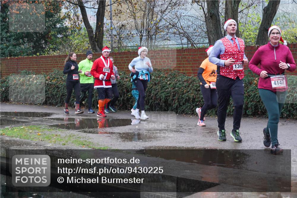 07.12.2025 - St. Pauli X-Mass-Run No. 15 Michael Burmester http://msf.ph/oto/9430225 07.12.2025 10:06:34 Laufen 3897, 2342, 99, 1308, 4147 meine-sportfotos.de