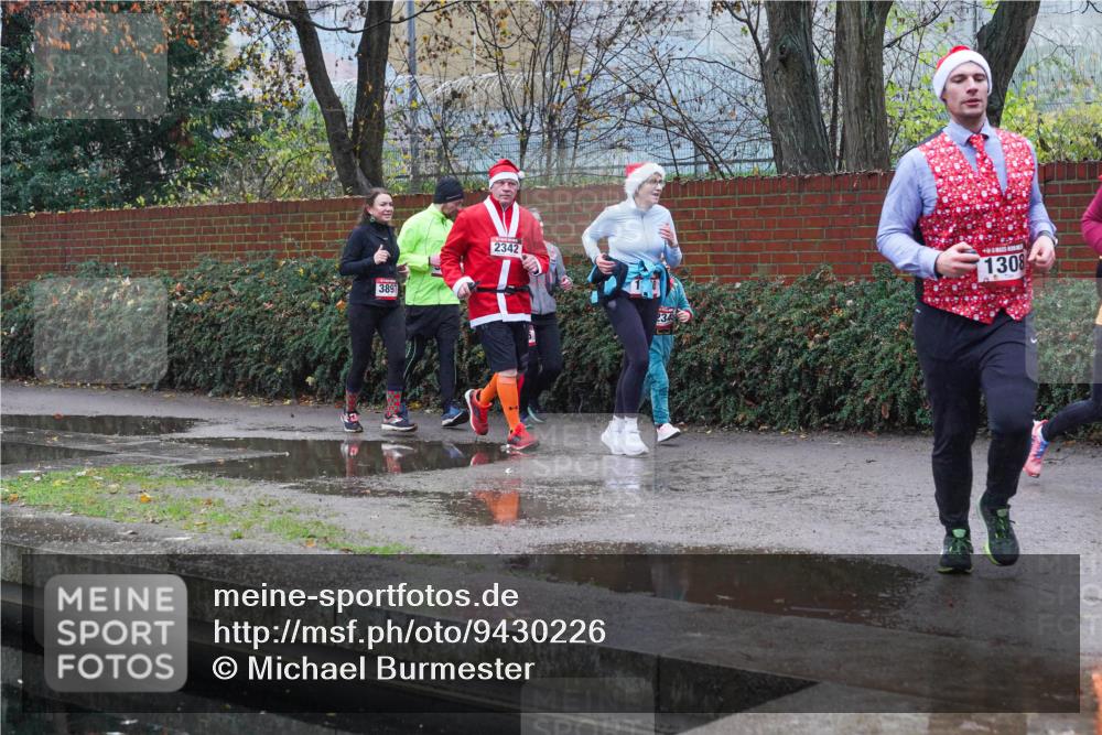 07.12.2025 - St. Pauli X-Mass-Run No. 15 Michael Burmester http://msf.ph/oto/9430226 07.12.2025 10:06:34 Laufen 3897, 2342, 1308 meine-sportfotos.de