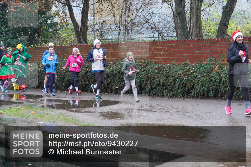07.12.2025 - St. Pauli X-Mass-Run No. 15 Michael Burmester http://msf.ph/oto/9430227 07.12.2025 10:06:41 Laufen 50, 1944, 1942, 4064, 418 meine-sportfotos.de