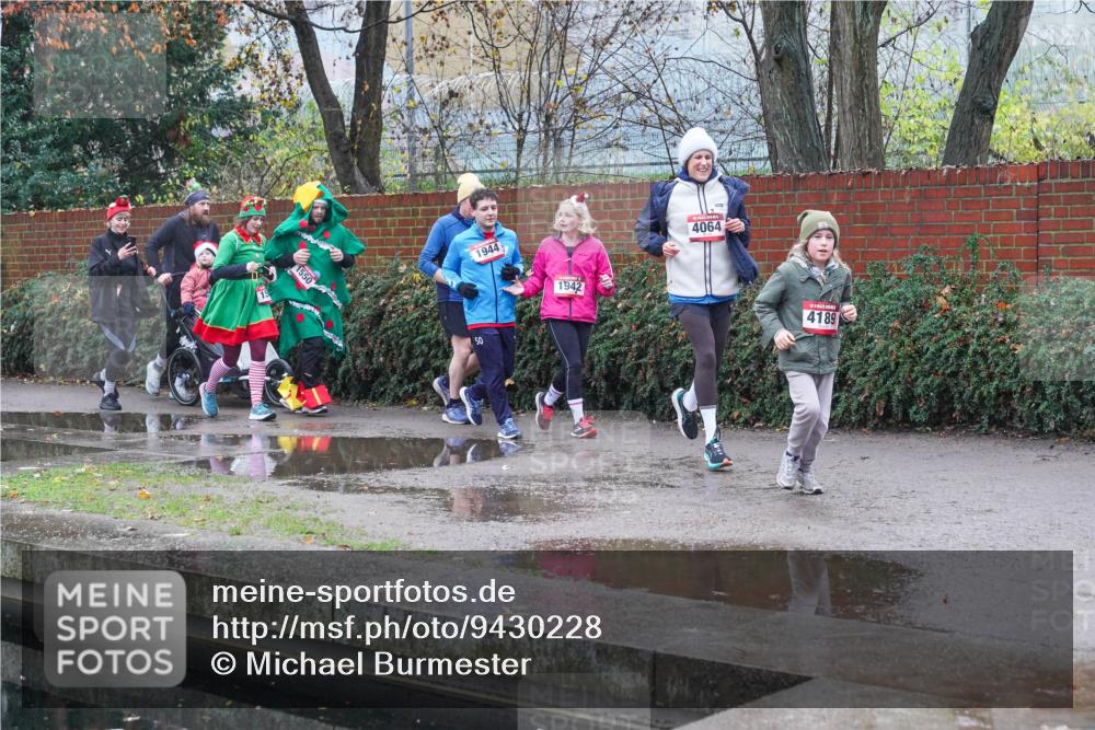 07.12.2025 - St. Pauli X-Mass-Run No. 15 Michael Burmester http://msf.ph/oto/9430228 07.12.2025 10:06:42 Laufen 15, 50, 1944, 1942, 4064, 4189 meine-sportfotos.de