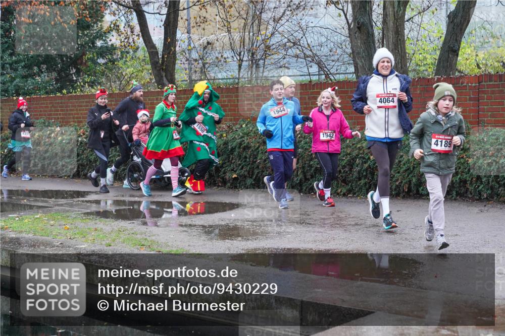 07.12.2025 - St. Pauli X-Mass-Run No. 15 Michael Burmester http://msf.ph/oto/9430229 07.12.2025 10:06:43 Laufen 13, 1550, 1944, 50, 1942, 4064, 4189 meine-sportfotos.de
