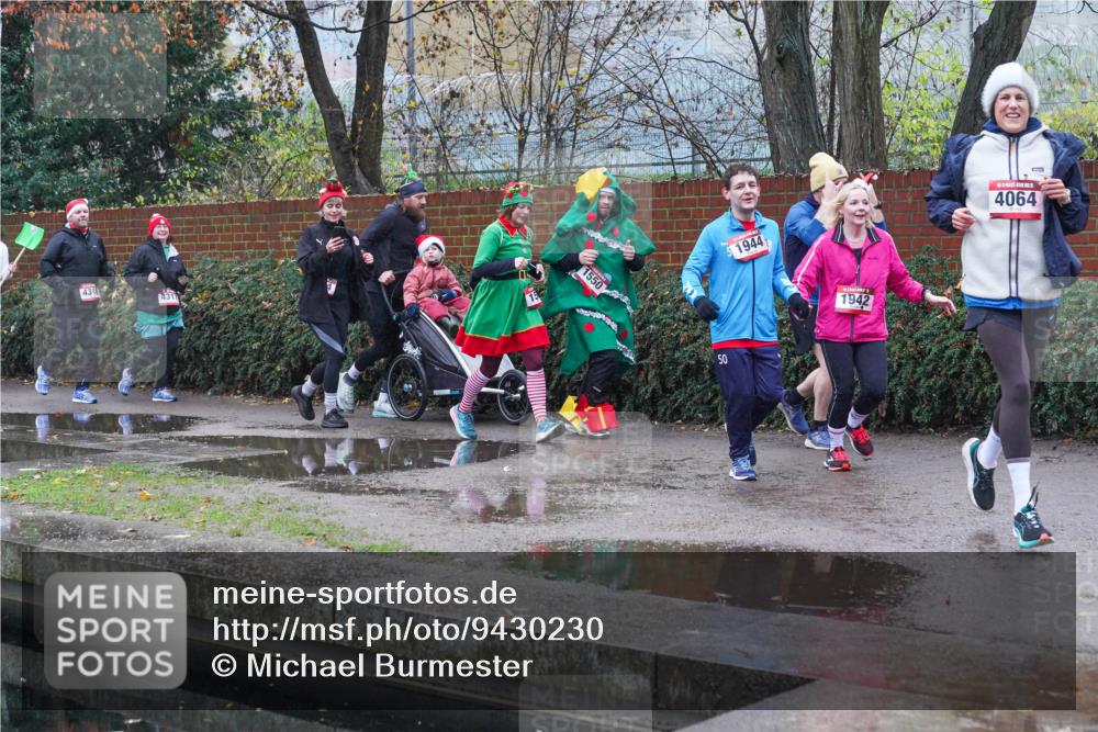 07.12.2025 - St. Pauli X-Mass-Run No. 15 Michael Burmester http://msf.ph/oto/9430230 07.12.2025 10:06:44 Laufen 1550, 50, 1944, 1942, 4064 meine-sportfotos.de
