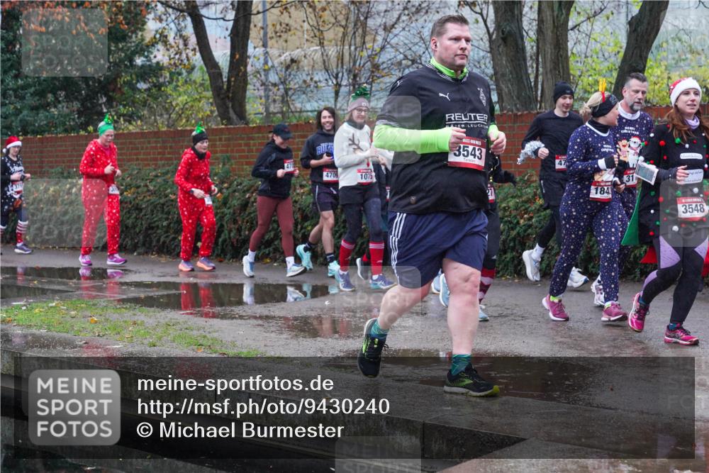 07.12.2025 - St. Pauli X-Mass-Run No. 15 Michael Burmester http://msf.ph/oto/9430240 07.12.2025 10:06:59 Laufen 470, 4709, 1075, 3543, 47, 184, 31, 3548 meine-sportfotos.de