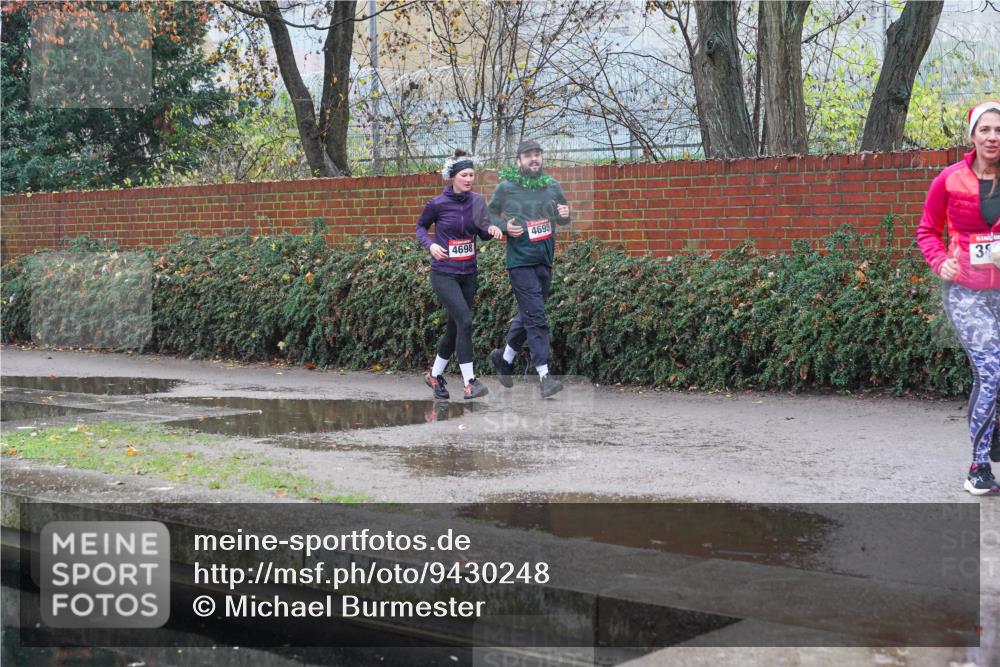 07.12.2025 - St. Pauli X-Mass-Run No. 15 Michael Burmester http://msf.ph/oto/9430248 07.12.2025 10:07:10 Laufen 4698, 4695, 3 meine-sportfotos.de