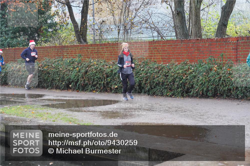 07.12.2025 - St. Pauli X-Mass-Run No. 15 Michael Burmester http://msf.ph/oto/9430259 07.12.2025 10:08:16 Laufen 4779, 2212 meine-sportfotos.de