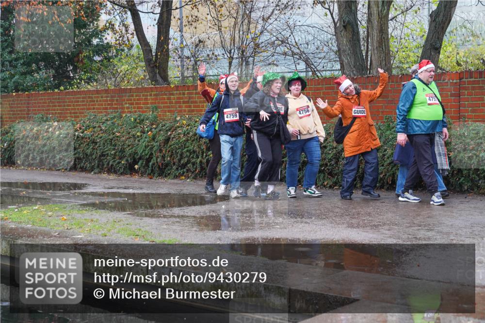 07.12.2025 - St. Pauli X-Mass-Run No. 15 Michael Burmester http://msf.ph/oto/9430279 07.12.2025 10:12:33 Laufen 4759, 4756, 475 meine-sportfotos.de