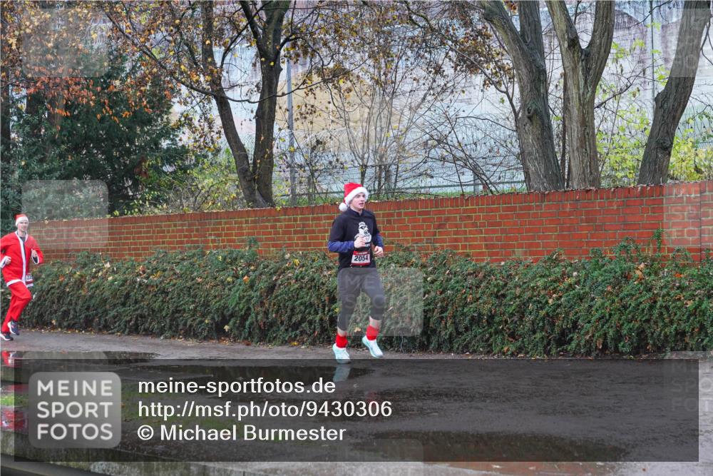 07.12.2025 - St. Pauli X-Mass-Run No. 15 Michael Burmester http://msf.ph/oto/9430306 07.12.2025 10:19:06 Laufen 2054 meine-sportfotos.de