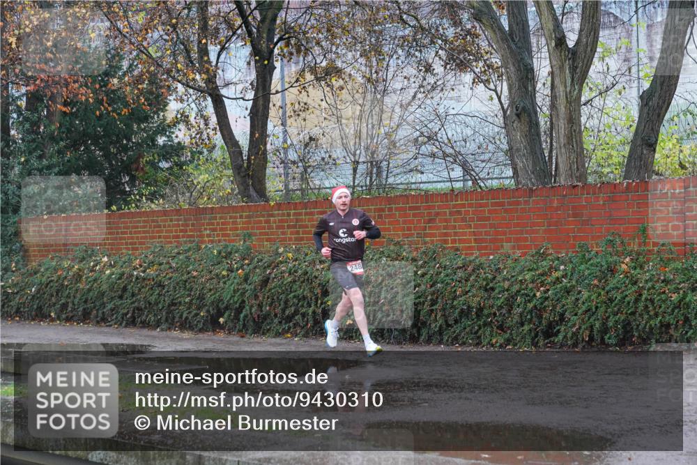 07.12.2025 - St. Pauli X-Mass-Run No. 15 Michael Burmester http://msf.ph/oto/9430310 07.12.2025 10:19:18 Laufen 248 meine-sportfotos.de