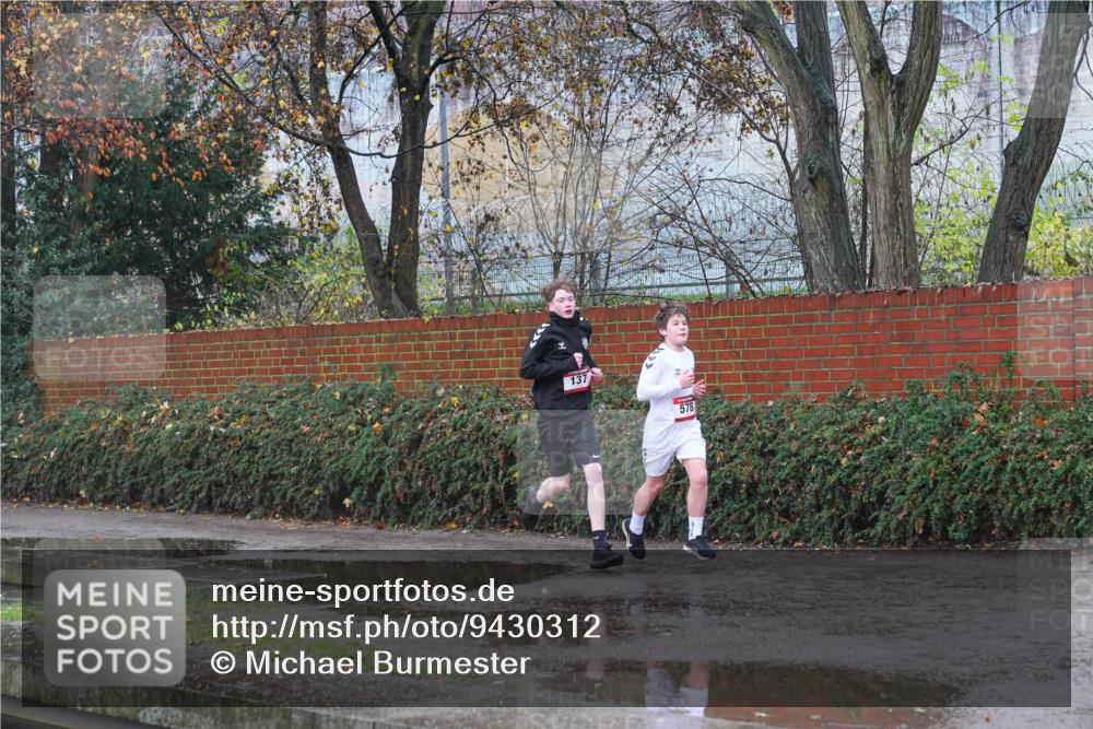 07.12.2025 - St. Pauli X-Mass-Run No. 15 Michael Burmester http://msf.ph/oto/9430312 07.12.2025 10:19:25 Laufen 137, 578 meine-sportfotos.de