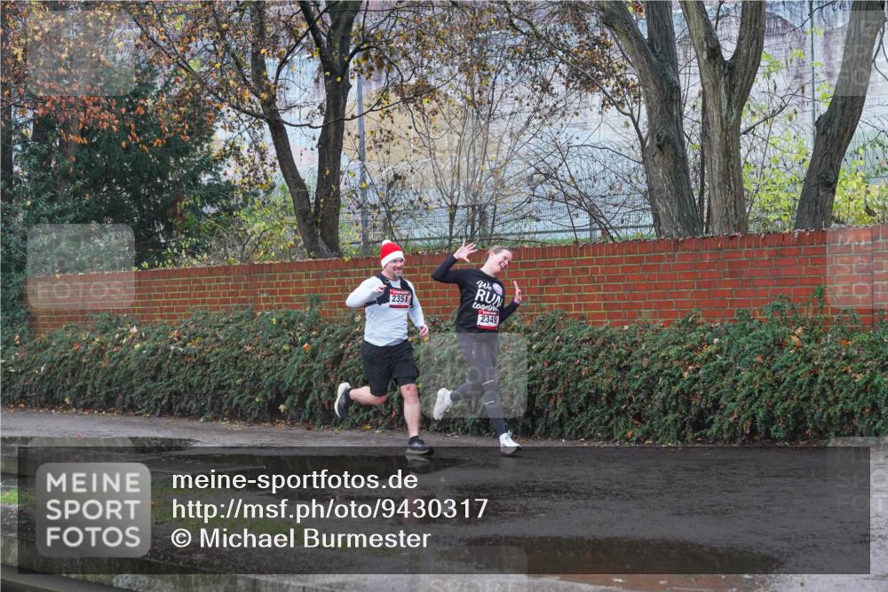 07.12.2025 - St. Pauli X-Mass-Run No. 15 Michael Burmester http://msf.ph/oto/9430317 07.12.2025 10:19:54 Laufen 2351, 2349 meine-sportfotos.de