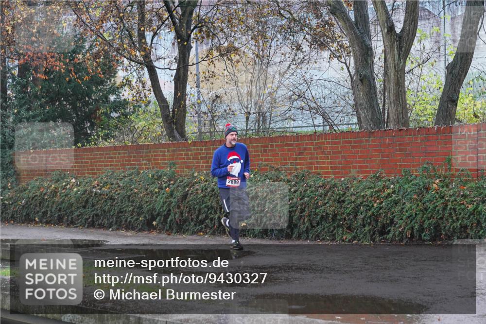 07.12.2025 - St. Pauli X-Mass-Run No. 15 Michael Burmester http://msf.ph/oto/9430327 07.12.2025 10:20:40 Laufen 2899 meine-sportfotos.de