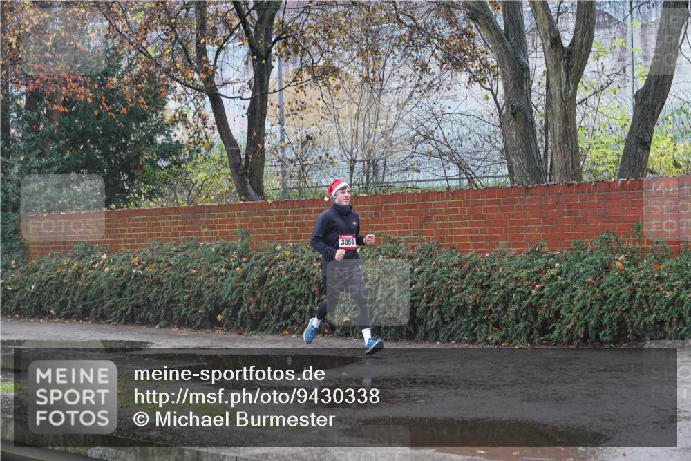 07.12.2025 - St. Pauli X-Mass-Run No. 15 Michael Burmester http://msf.ph/oto/9430338 07.12.2025 10:21:09 Laufen 3058 meine-sportfotos.de