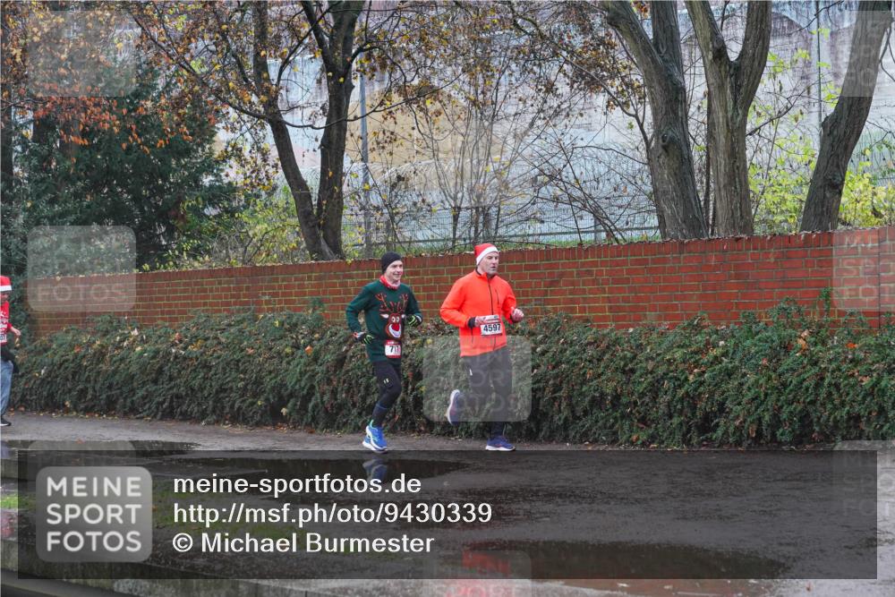 07.12.2025 - St. Pauli X-Mass-Run No. 15 Michael Burmester http://msf.ph/oto/9430339 07.12.2025 10:21:14 Laufen 717, 4597 meine-sportfotos.de