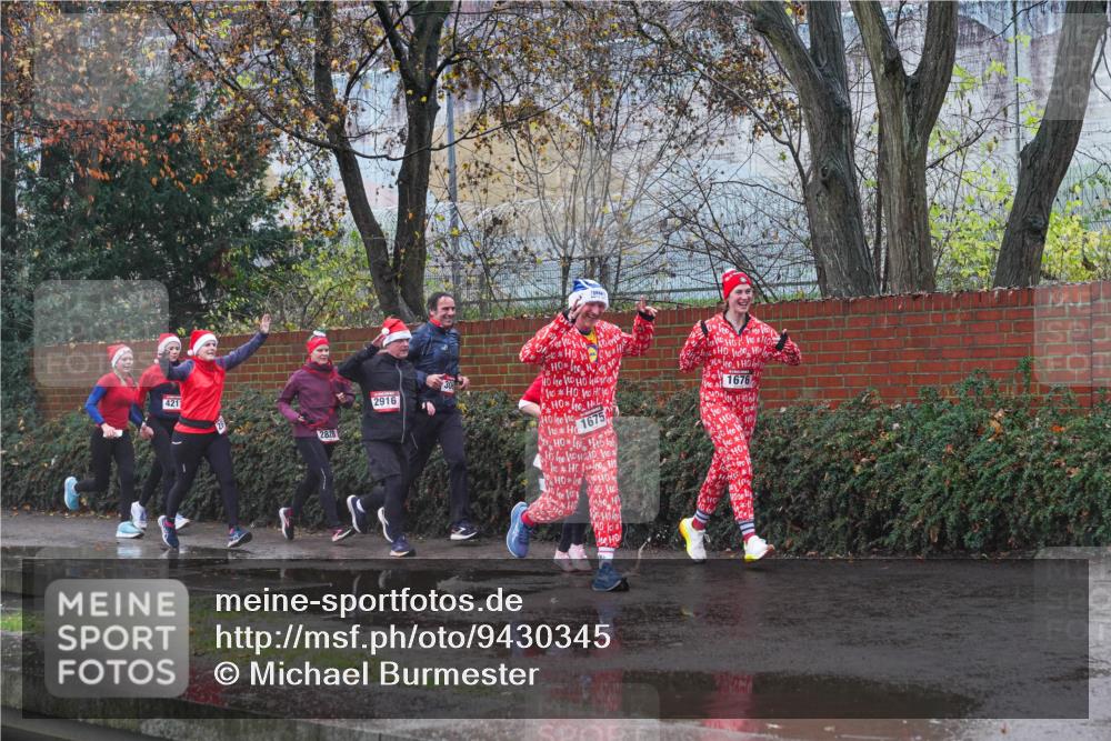 07.12.2025 - St. Pauli X-Mass-Run No. 15 Michael Burmester http://msf.ph/oto/9430345 07.12.2025 10:21:33 Laufen 4211, 2828, 2828, 2916, 1676, 1675 meine-sportfotos.de