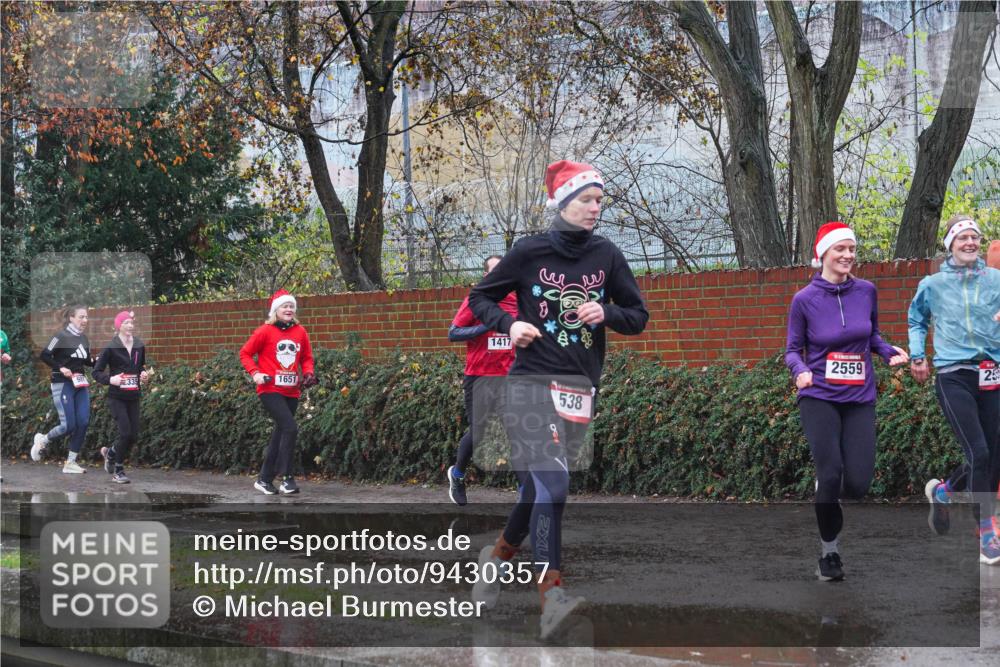 07.12.2025 - St. Pauli X-Mass-Run No. 15 Michael Burmester http://msf.ph/oto/9430357 07.12.2025 10:21:55 Laufen 335, 1651, 1417, 538, 2559, 25 meine-sportfotos.de