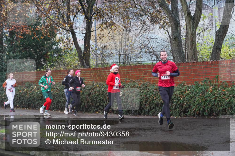 07.12.2025 - St. Pauli X-Mass-Run No. 15 Michael Burmester http://msf.ph/oto/9430358 07.12.2025 10:21:56 Laufen 3382, 2335, 1651, 1417 meine-sportfotos.de