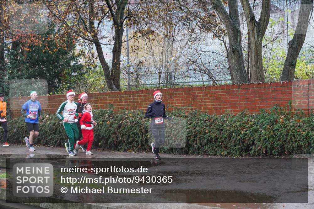 07.12.2025 - St. Pauli X-Mass-Run No. 15 Michael Burmester http://msf.ph/oto/9430365 07.12.2025 10:22:03 Laufen 3761, 2169, 2524, 1266 meine-sportfotos.de
