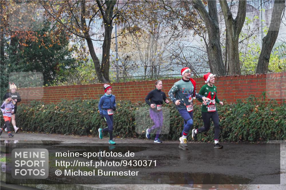 07.12.2025 - St. Pauli X-Mass-Run No. 15 Michael Burmester http://msf.ph/oto/9430371 07.12.2025 10:22:10 Laufen 3838, 2288, 258, 1255, 1250 meine-sportfotos.de