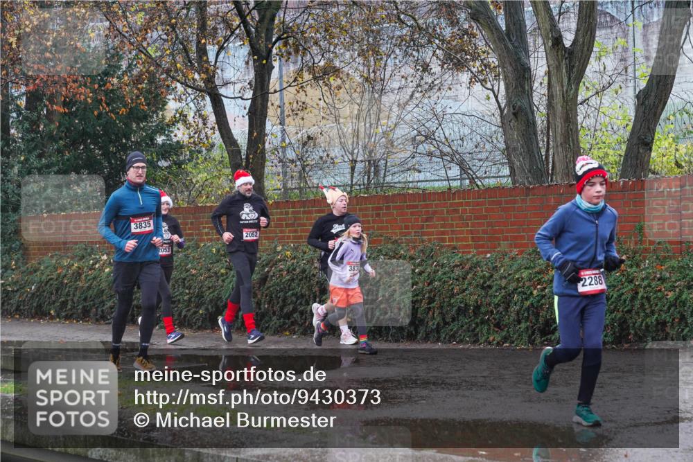07.12.2025 - St. Pauli X-Mass-Run No. 15 Michael Burmester http://msf.ph/oto/9430373 07.12.2025 10:22:12 Laufen 3835, 2053, 2052, 383, 2288 meine-sportfotos.de
