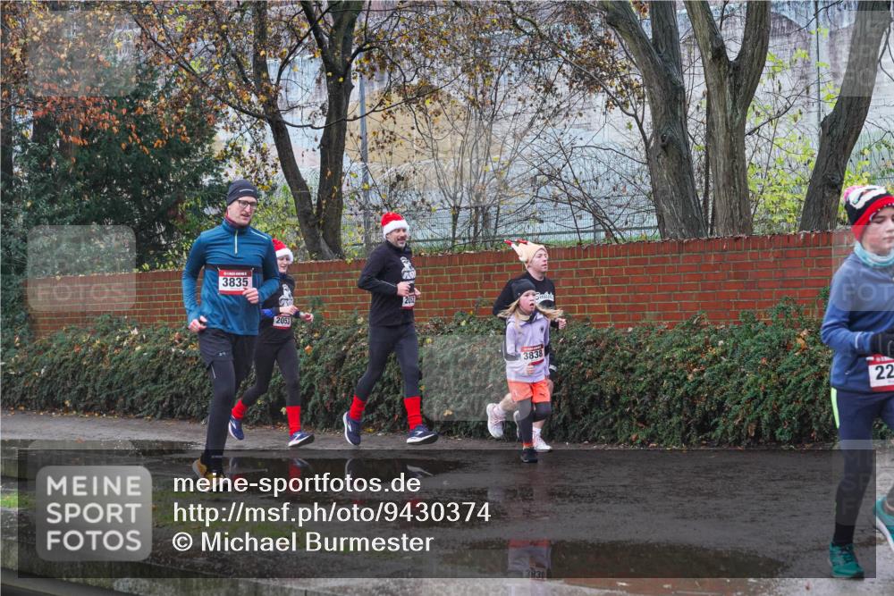 07.12.2025 - St. Pauli X-Mass-Run No. 15 Michael Burmester http://msf.ph/oto/9430374 07.12.2025 10:22:13 Laufen 3835, 2053, 2052, 3838, 3838, 22 meine-sportfotos.de