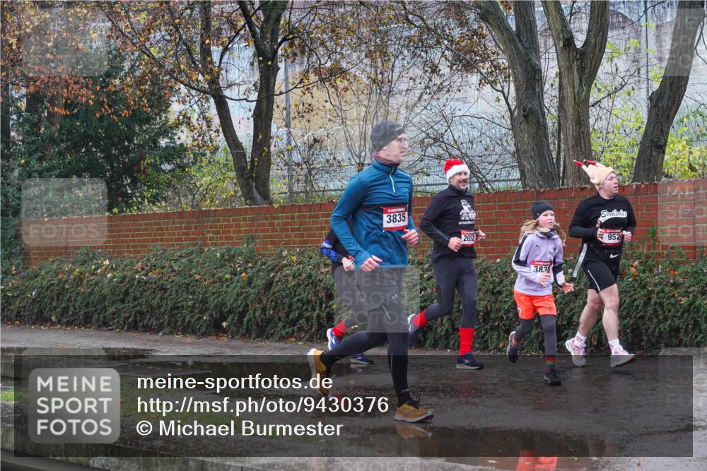 07.12.2025 - St. Pauli X-Mass-Run No. 15 Michael Burmester http://msf.ph/oto/9430376 07.12.2025 10:22:14 Laufen 3835, 2052, 3838, 952 meine-sportfotos.de