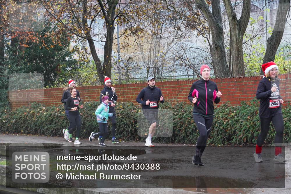 07.12.2025 - St. Pauli X-Mass-Run No. 15 Michael Burmester http://msf.ph/oto/9430388 07.12.2025 10:22:36 Laufen 2831, 3242, 2058 meine-sportfotos.de