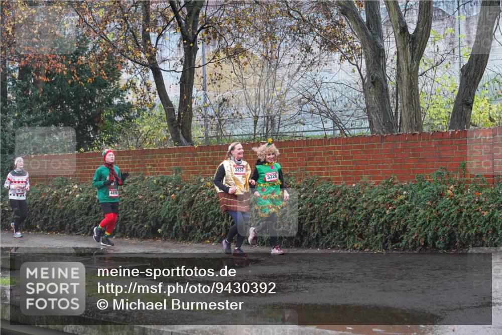 07.12.2025 - St. Pauli X-Mass-Run No. 15 Michael Burmester http://msf.ph/oto/9430392 07.12.2025 10:22:41 Laufen 519, 4856, 3237, 3226 meine-sportfotos.de