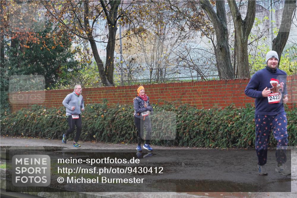 07.12.2025 - St. Pauli X-Mass-Run No. 15 Michael Burmester http://msf.ph/oto/9430412 07.12.2025 10:23:07 Laufen 1913, 3079, 2423 meine-sportfotos.de