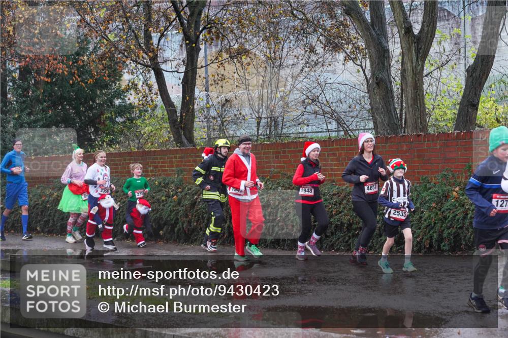 07.12.2025 - St. Pauli X-Mass-Run No. 15 Michael Burmester http://msf.ph/oto/9430423 07.12.2025 10:23:22 Laufen 194, 2356, 235, 1948, 4857, 2535, 127 meine-sportfotos.de