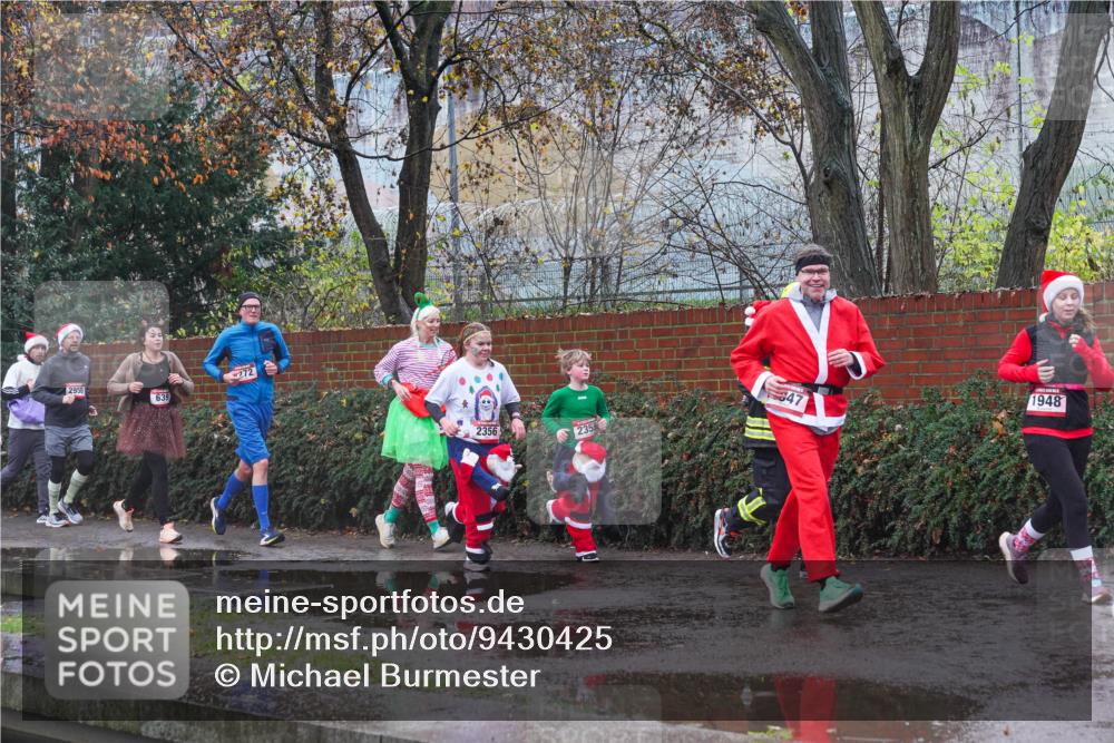 07.12.2025 - St. Pauli X-Mass-Run No. 15 Michael Burmester http://msf.ph/oto/9430425 07.12.2025 10:23:23 Laufen 2950, 639, 272, 2356, 47, 2355, 1948 meine-sportfotos.de