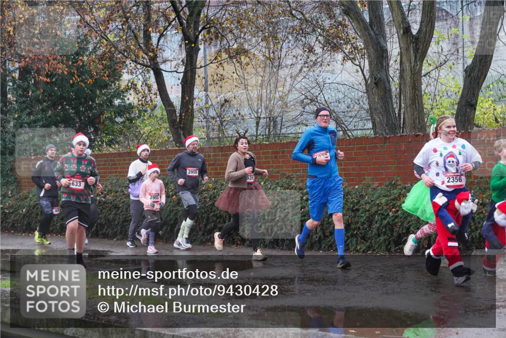 07.12.2025 - St. Pauli X-Mass-Run No. 15 Michael Burmester http://msf.ph/oto/9430428 07.12.2025 10:23:25 Laufen 405, 633, 2955, 2950, 2356 meine-sportfotos.de