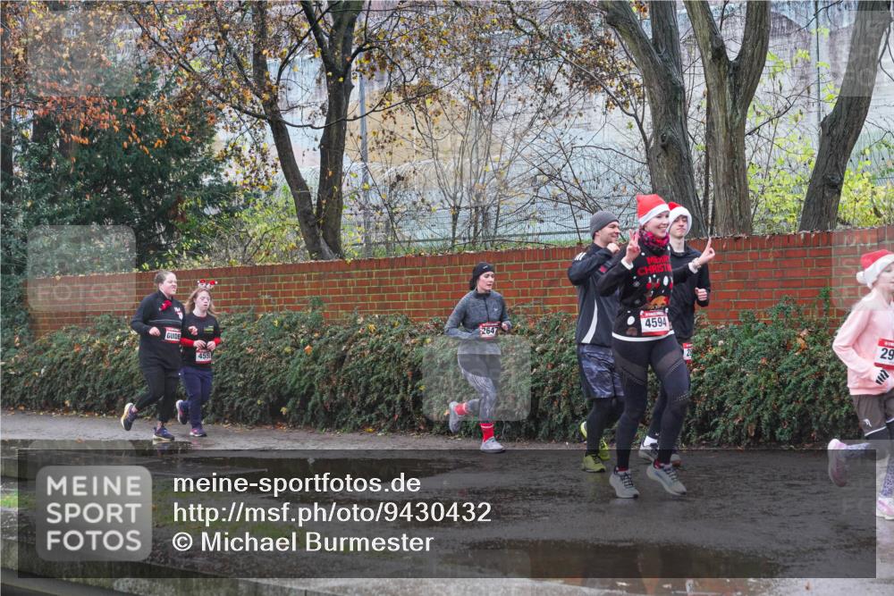 07.12.2025 - St. Pauli X-Mass-Run No. 15 Michael Burmester http://msf.ph/oto/9430432 07.12.2025 10:23:29 Laufen 455, 2647, 4594, 330, 29 meine-sportfotos.de