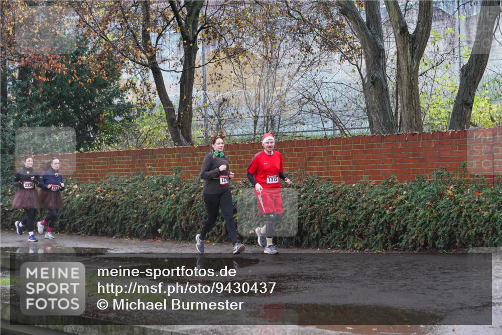 07.12.2025 - St. Pauli X-Mass-Run No. 15 Michael Burmester http://msf.ph/oto/9430437 07.12.2025 10:23:42 Laufen 2336, 2337, 1370, 1372 meine-sportfotos.de