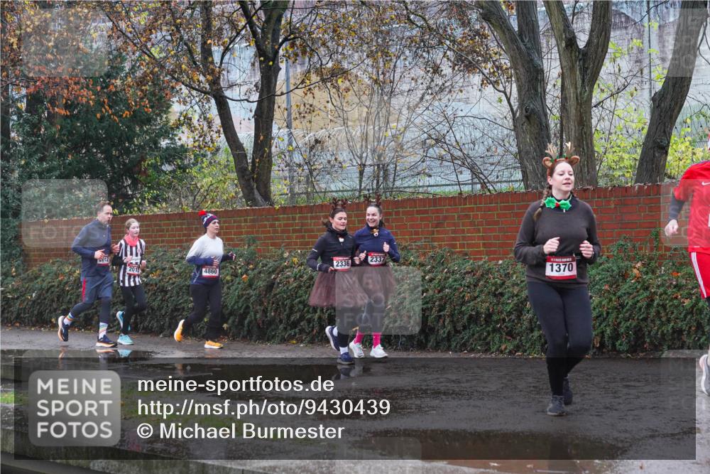 07.12.2025 - St. Pauli X-Mass-Run No. 15 Michael Burmester http://msf.ph/oto/9430439 07.12.2025 10:23:44 Laufen 2337, 2012, 2336, 1370, 2013, 4860 meine-sportfotos.de