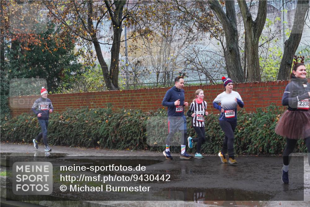 07.12.2025 - St. Pauli X-Mass-Run No. 15 Michael Burmester http://msf.ph/oto/9430442 07.12.2025 10:23:46 Laufen 3100, 2012, 2013, 4860, 2336 meine-sportfotos.de