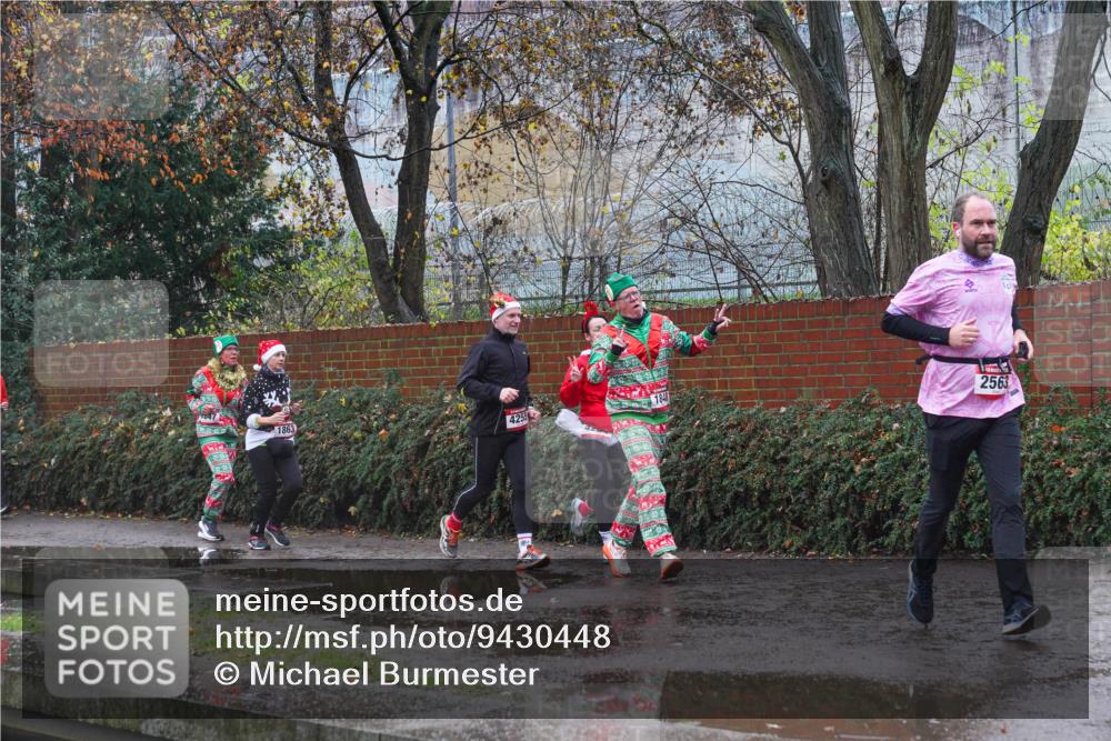 07.12.2025 - St. Pauli X-Mass-Run No. 15 Michael Burmester http://msf.ph/oto/9430448 07.12.2025 10:23:54 Laufen 447, 2563, 1863, 4255 meine-sportfotos.de