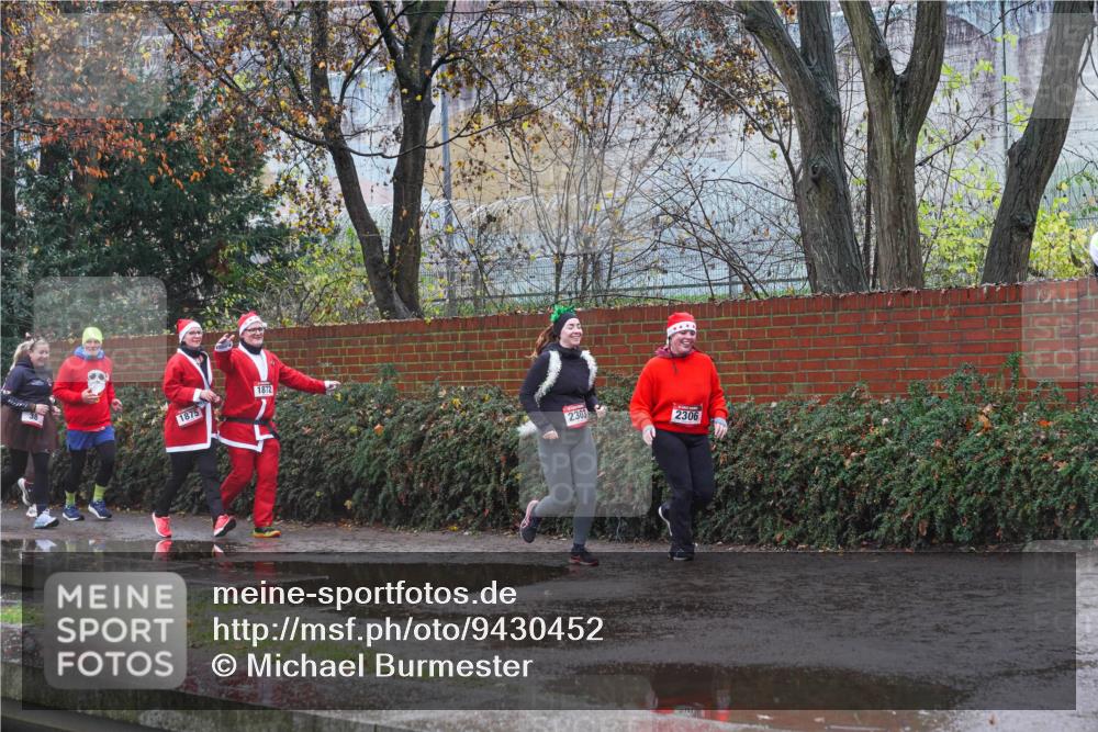 07.12.2025 - St. Pauli X-Mass-Run No. 15 Michael Burmester http://msf.ph/oto/9430452 07.12.2025 10:23:58 Laufen 38, 1875, 1872, 2303, 2306 meine-sportfotos.de
