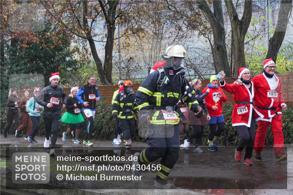 07.12.2025 - St. Pauli X-Mass-Run No. 15 Michael Burmester http://msf.ph/oto/9430456 07.12.2025 10:24:02 Laufen 485, 2594, 4876, 571, 290, 1875, 1872 meine-sportfotos.de