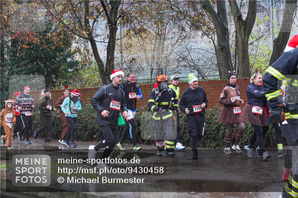 07.12.2025 - St. Pauli X-Mass-Run No. 15 Michael Burmester http://msf.ph/oto/9430458 07.12.2025 10:24:03 Laufen 1019, 1242, 4855, 2594, 571, 233, 2459, 1301, 38 meine-sportfotos.de