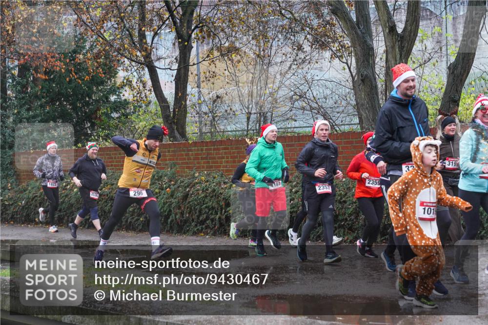 07.12.2025 - St. Pauli X-Mass-Run No. 15 Michael Burmester http://msf.ph/oto/9430467 07.12.2025 10:24:07 Laufen 1823, 2536, 296, 4161, 2357, 2359, 33, 319, 101 meine-sportfotos.de