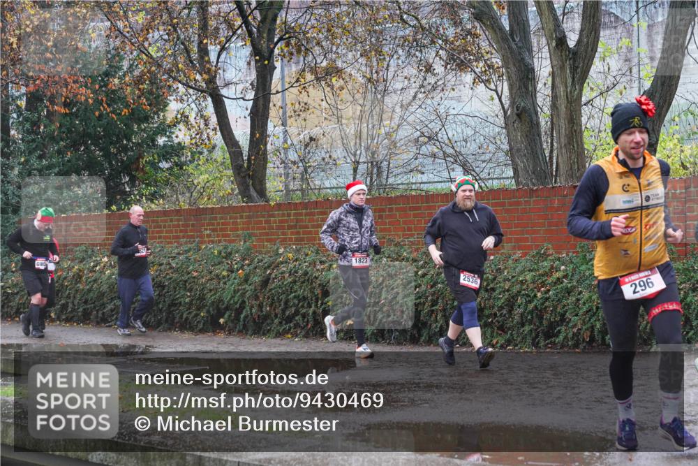 07.12.2025 - St. Pauli X-Mass-Run No. 15 Michael Burmester http://msf.ph/oto/9430469 07.12.2025 10:24:09 Laufen 1823, 2536, 296 meine-sportfotos.de