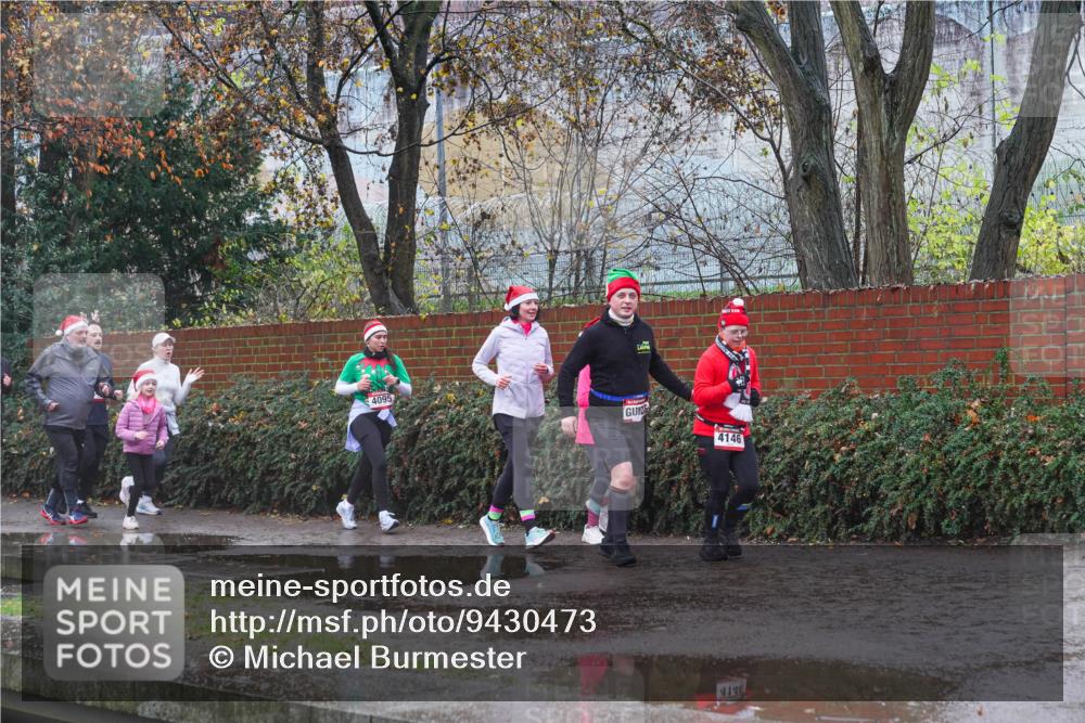 07.12.2025 - St. Pauli X-Mass-Run No. 15 Michael Burmester http://msf.ph/oto/9430473 07.12.2025 10:24:14 Laufen 4095, 4146 meine-sportfotos.de