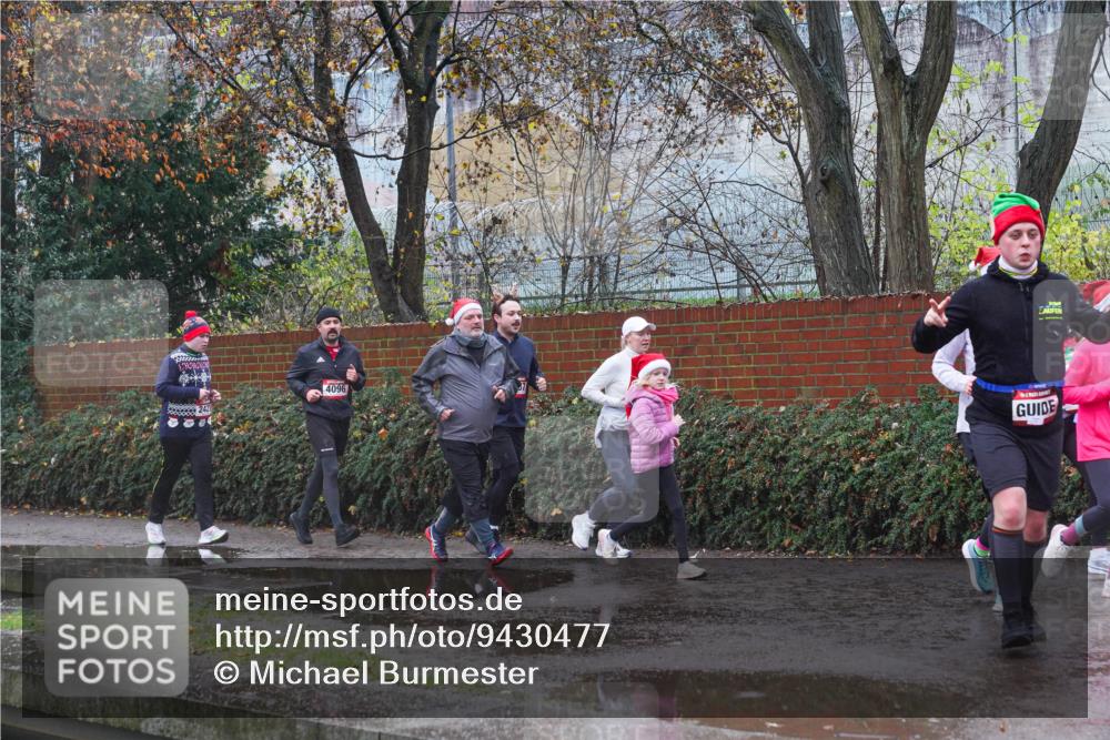 07.12.2025 - St. Pauli X-Mass-Run No. 15 Michael Burmester http://msf.ph/oto/9430477 07.12.2025 10:24:16 Laufen 2421, 4096 meine-sportfotos.de