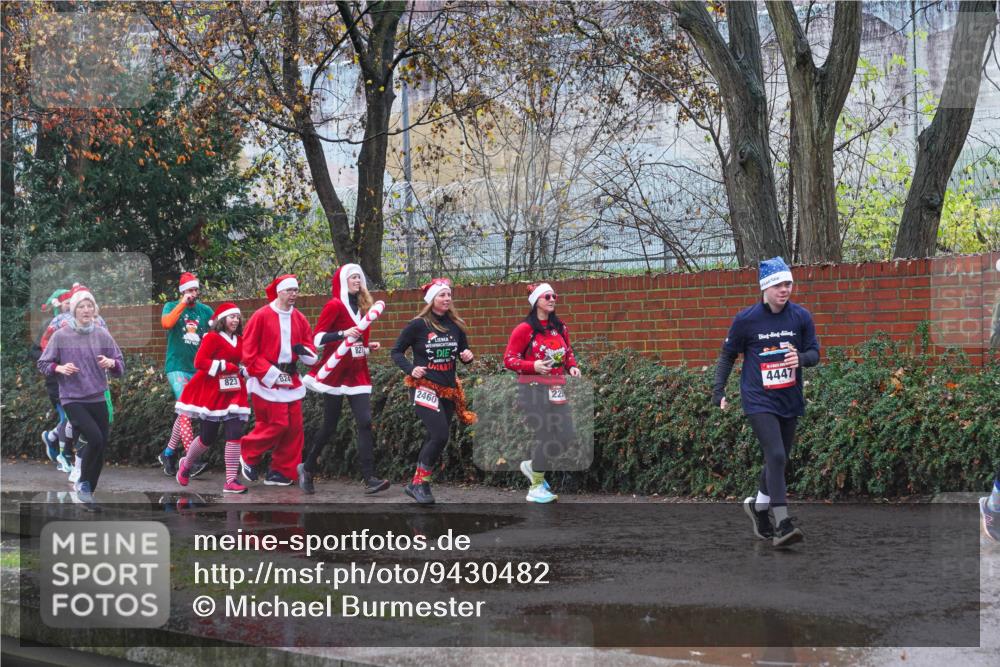 07.12.2025 - St. Pauli X-Mass-Run No. 15 Michael Burmester http://msf.ph/oto/9430482 07.12.2025 10:24:24 Laufen 22, 824, 823, 2460, 4447 meine-sportfotos.de